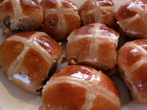 hot cross buns plated