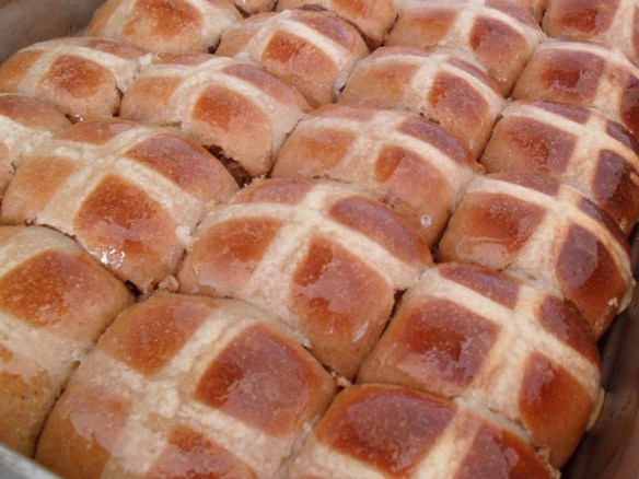 hot cross buns tray cooked